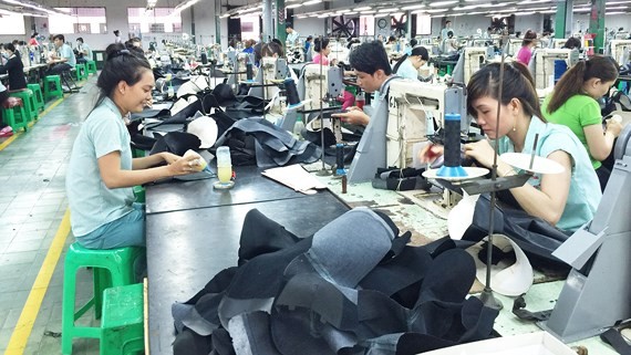 Workers at a footwear company in HCMC (Photo: SGGP)