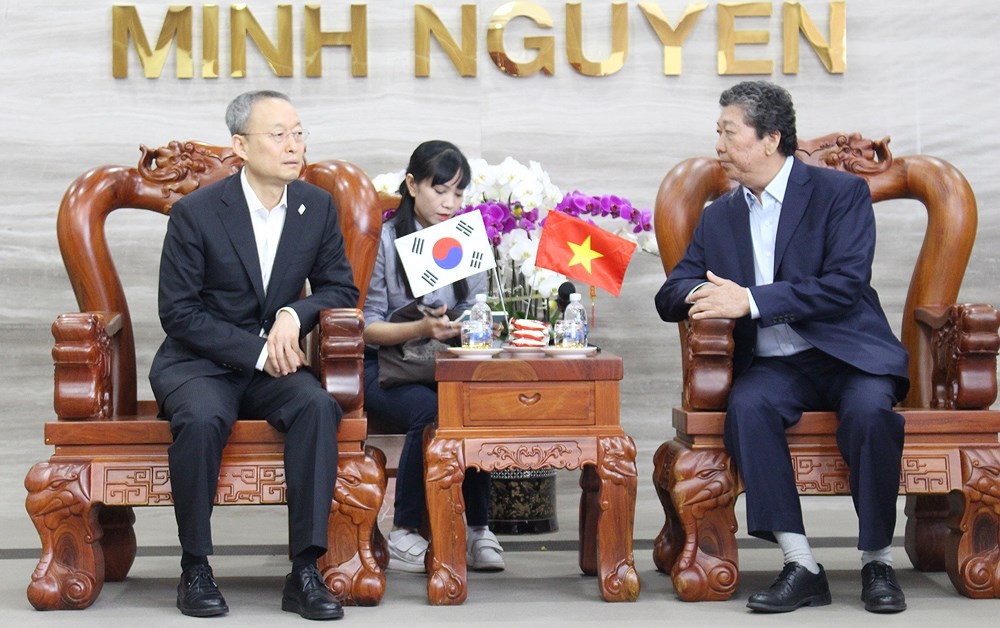 Minh Nguyen Company's leader receives Korean Minister of Industry, Trade and Energy Paik Ungyu