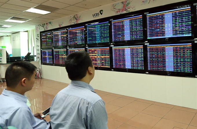 Investors at Vietcombank Securities Company. The Vietnamese stock markets experienced another strong selloff on Tuesday, which wiped out $5.8 billion in market capitalisation. (Photo: VNA/VNS)