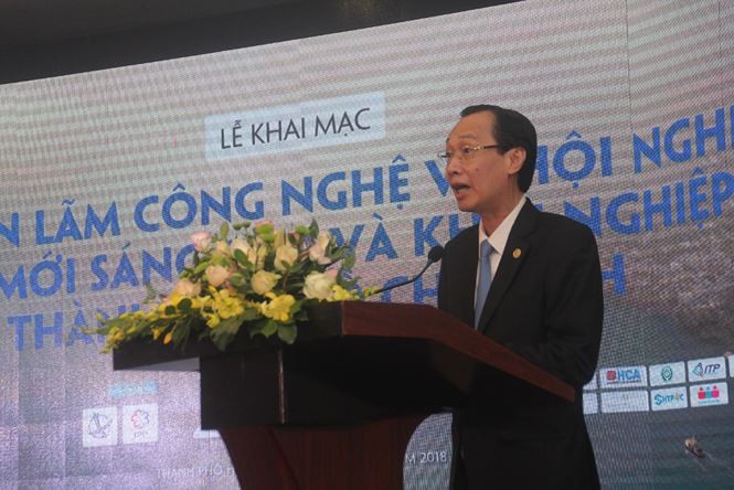 Standing deputy chairman of HCMC People’s Committee Le Thanh Liem makes a statement to open Technology Expo and Innovation Startup Conference 2018 in HCMC on October 18 (Photo: Tien Phong)