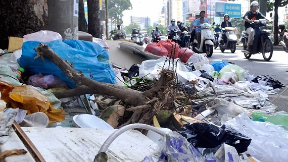 Garbage in Hung Vuong street, District 5, HCMC (Photo: SGGP)