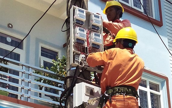 Workers maintaining electricity network in HCMC