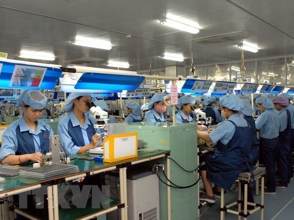 Workers at an electronic spare part manufacturing plant in Vietnam (Source: VNA)