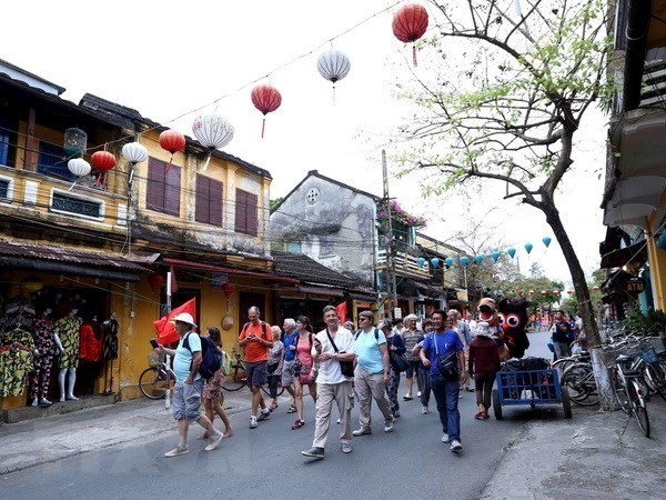 International tourists visit Hoi An ancient city in Vietnam's central province of Quang Nam (Photo: VNA)