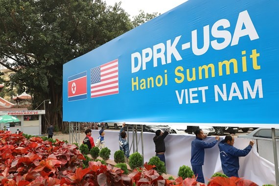 Workers install a panel to welcome the DPRK-USA Summit in Hanoi (Photo: SGGP)