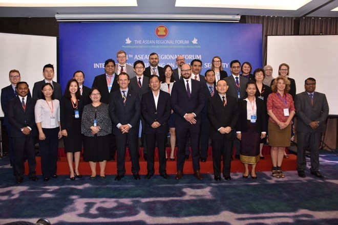 Participants in the 11th ARF Inter-Sessional Meeting on Maritime Security pose for a photo (Source: VNA)