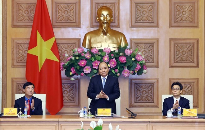 Prime Minister Nguyen Xuan Phuc (standing) speaks at the working session with the Ho Chi Minh Communist Youth Union Central Committee (Photo: VNA)