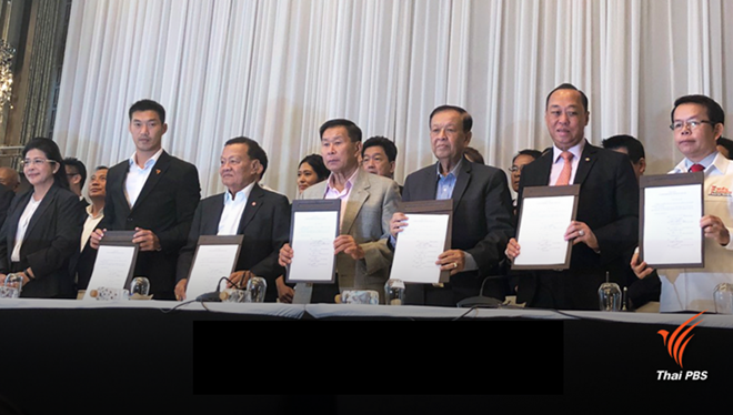 Leaders of six political parties which have formed the Pheu Thai-led alliance to set up a coalition government display a joint statement confirming their commitment to “end the power of NPCO” during a press conference on March 27. (Source: thaipbsworld.co