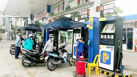 ​Filling stations still ensure supply of gasoline. (Photo: SGGP)