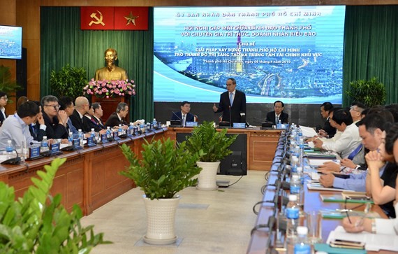 Secretary Nguyen Thien Nhan states at the meeting with overseas Vietnamese on April 6 (Photo: SGGP)