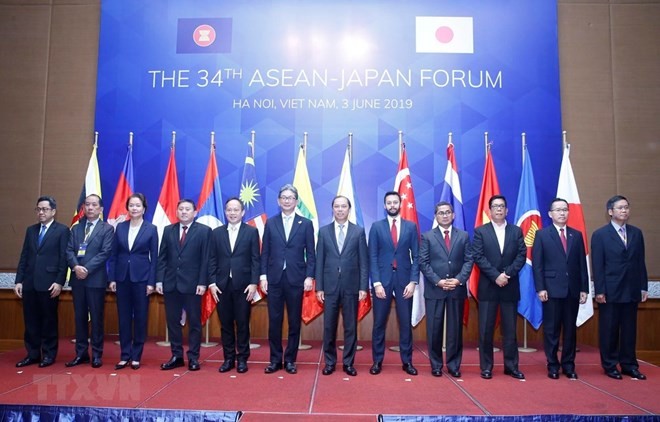 Heads of delegations to the 34th ASEAN-Japan Forum (Photo: VNA)
