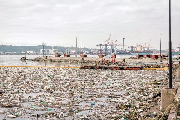Waste clearing in Durban port, South Africa on April 28, 2019. Illustrative image (Source: AFP/VNA)