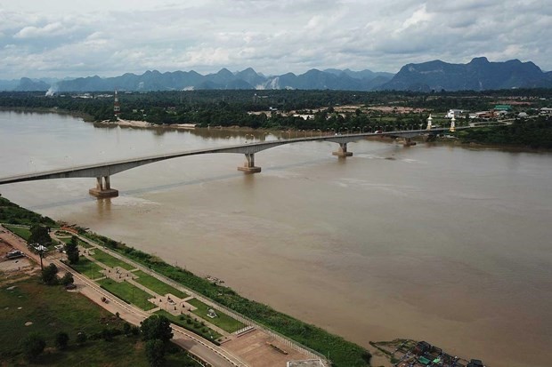 The water level in the Mekong river falls to the lowest level in 10 years. (Photo: bangkokpost.com)
