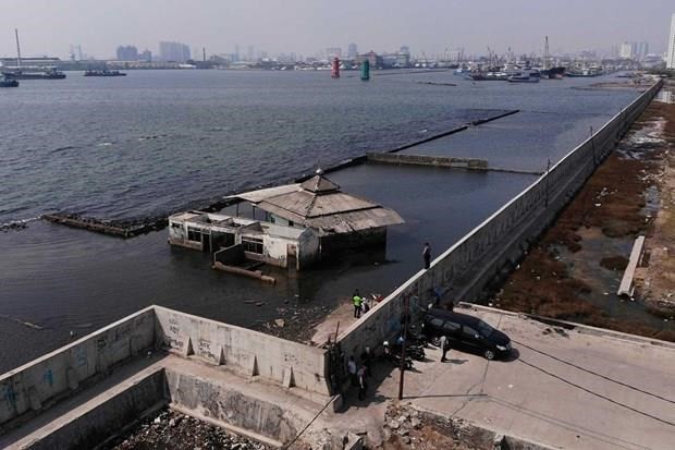 A giant sea wall in Jakarta to prevent sea water from flowing into land and causing floods (Photo: AP)