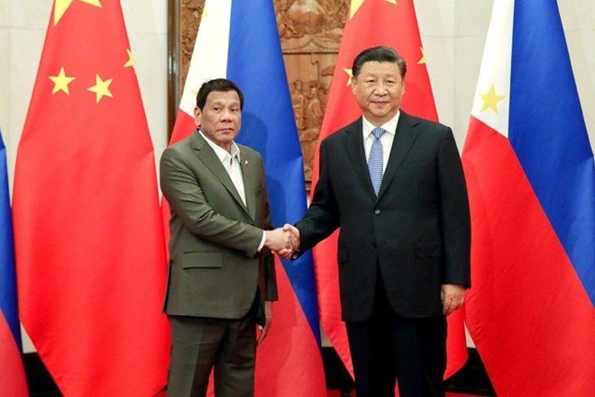 President Duterte (left) and Chinese President Xi Jinping shake hands at the start of their bilateral meeting at the Diaoyutai State Guesthouse in Beijing on August 30 (Source: philstar.com)