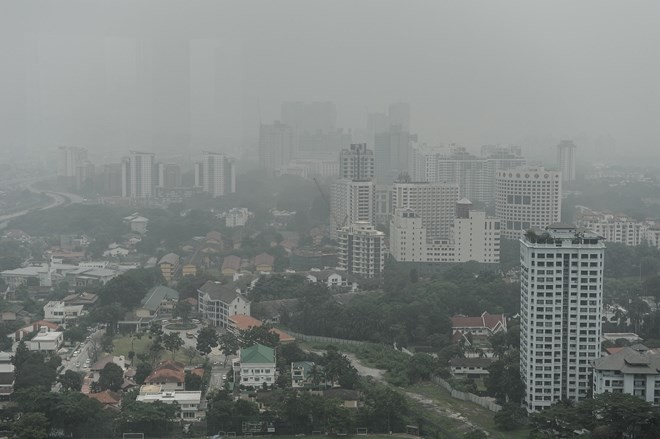 Smog covers Kuala Lumpur capital city of Malaysia (Photo: AFP/VNA)