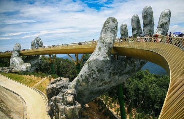 Renowned Golden Bridge in Da Nang city. The central region is gaining popularity among Thai travellers, with such leading destinations as Da Nang, Hue and Hoi An. (Photo: VNA)