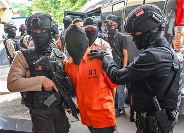 Indonesian police arrest terror suspects with links with IS (Photo: AFP/VNA)