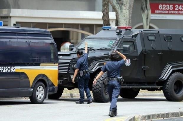 A police vehicle transporting Ahmed Hussein Abdul Kadir Sheik Uduman to Singapore's State Courts (Photo:  straitstimes)