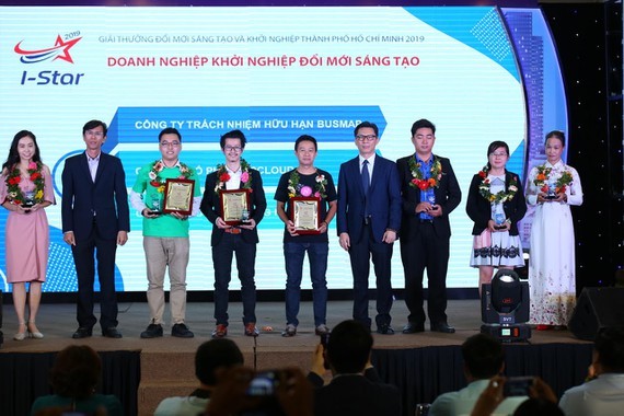 The awarding ceremony (Photo: SGGP)