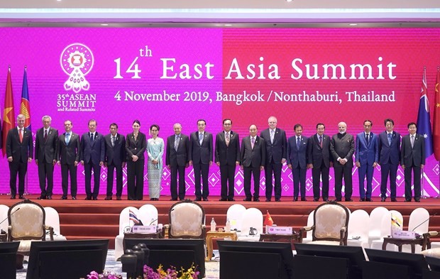 Leaders pose for a photo at the 14th East Asia Summit on November 4 (Photo: VNA)