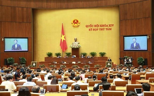 Minister of Industry and Trade Tran Tuan Anh answers deputies' questions (Photo: VNA)