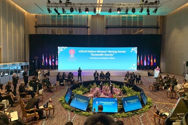 At the ASEAN Defence Ministers’ Meeting Retreat in Bangkok on November 17 (Photo: VNA)