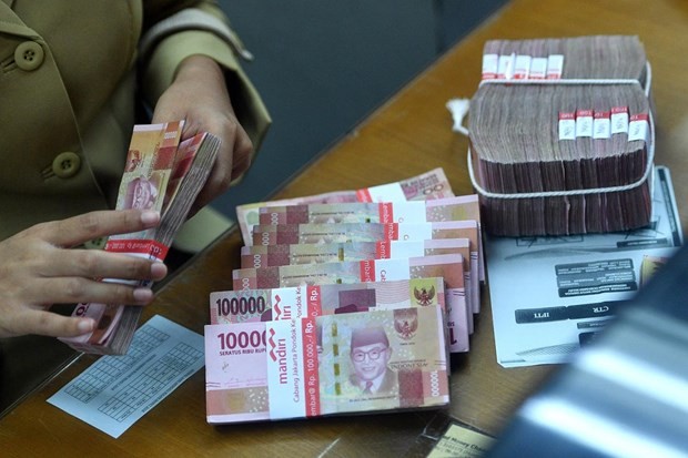 The Indonesian Financial Services Authority (FSA) has revised the credit growth in 2019 down to the range 8-10 percent from the range of 12-14 percent it forecast in the middle of the year. (Photo: Antara)