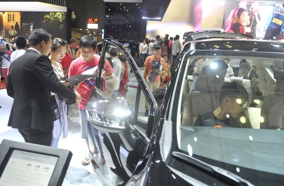 Potential buyers reviewing cars’ specs