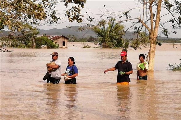 Typhoon Phanfone causes floods in many regions in the Philippines (Photo: AFP/VNA)