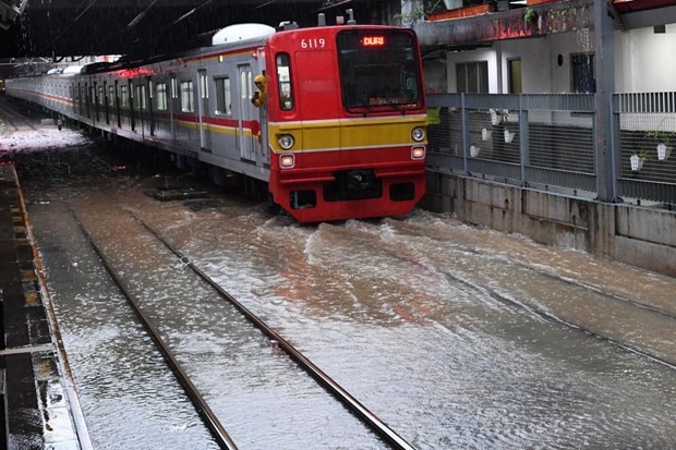 Railway tracks at Sudirman Station in Menteng, Central Jakarta are inundated by water on January 1 (Photo: Antara)