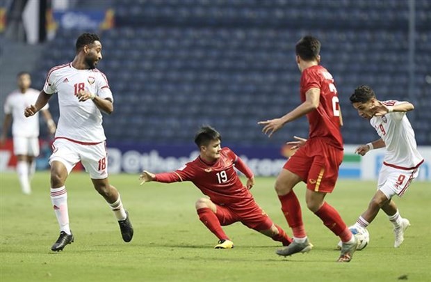Vietnamese captain Nguyen Quang Hai (No 19 in red) in action (Photo: VNA)