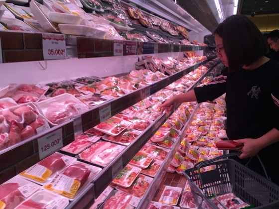 Pork price has reduced VND10,000-20,000 a kilogram, according to the Ministry of Industry and Trade (Photo: SGGP)