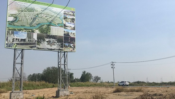 Billboard for an apartment complex to be built on land with incomplete infrastructure