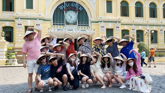 Foreign visitors in HCMC on February 20, 2020 (Photo: SGGP)