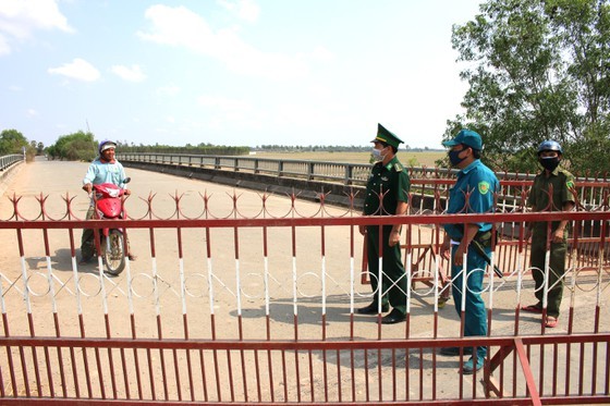 Ca Trot border station establishes a checkpoint in the Mekong Delta province of Long An (Photo: SGGP)