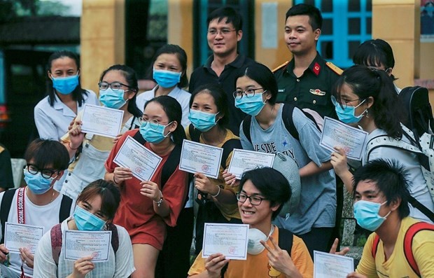 Vietnamese citizens after a quarantine period (Photo: VNA)