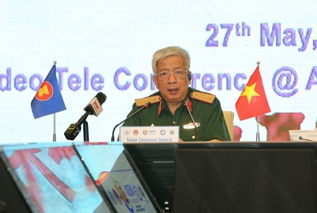Deputy Minister of Defence Sen. Lt. Gen. Nguyen Chi Vinh speaks at the online table-top exercise on COVID-19 response among ASEAN member states’ military medicine forces on May 27 (Photo: VNA)