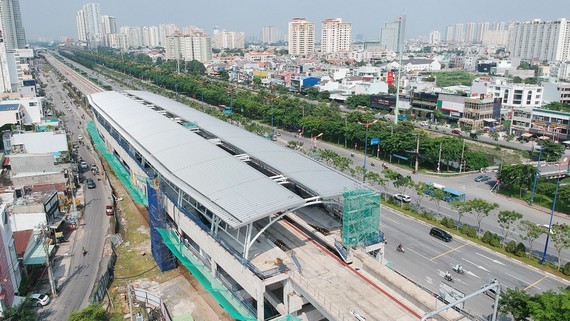 A rapid train station for metro Line 1 (Ben Thanh to Suoi Tien)