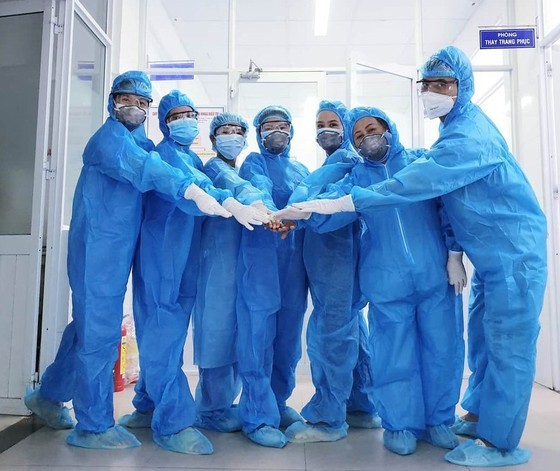 Doctors at Da Nang Hospital showed their determination to curb Covid-19