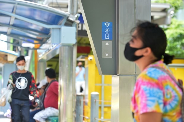 People wear face masks to avoid COVID-19 infection in Bangkok, Thailand (Photo: AFP/VNA)