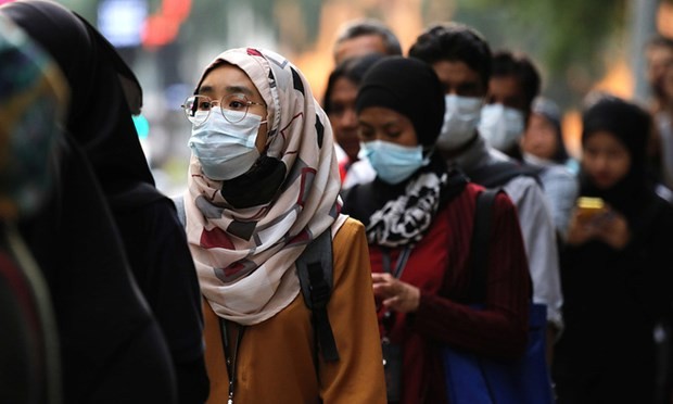 Malaysian people wear face masks to prevent spread of COVID-19 (Source: Reuteurs)