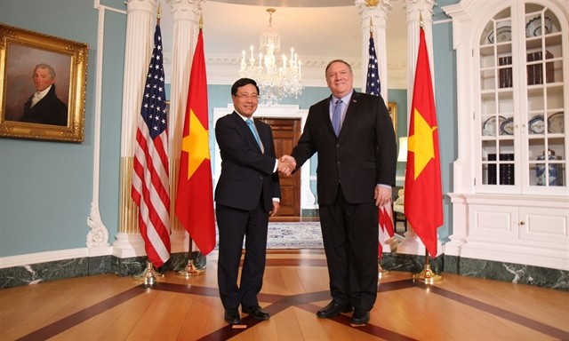 Vietnamese Deputy Prime Minister and Minister of Foreign Affairs Pham Binh Minh (left) shakes hands with his US counterpart Mike Pompeo during his trip to the US in May last year. (Photo: VNA/VNS)