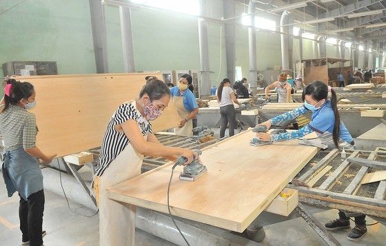 Producing wooden furniture for export in Vietnam