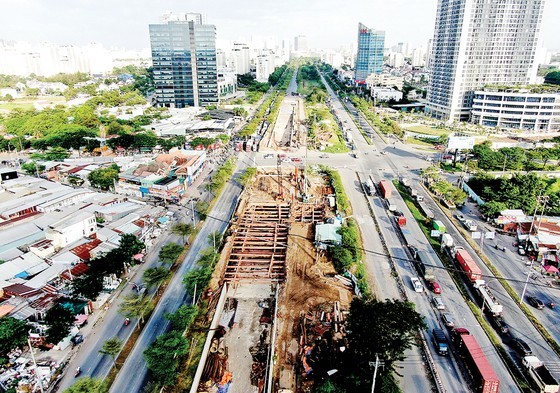 The construction site of the tunnel at Nguyen Huu Tho-Nguyen Van Linh intersection (Illustrative photo: SGGP)