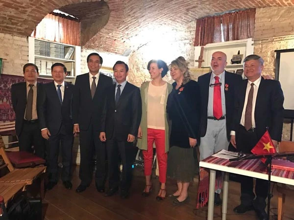 Đoàn lãnh đạo thành phố Đà Nẵng làm việc với Lãnh sự Danh dự Việt Nam tại thành phố Turin