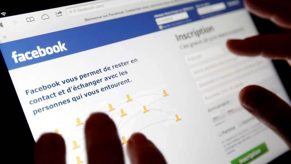 Pháp phạt Facebook 150.000 EUR vì để nhà quảng cáo truy cập dữ liệu người dùng. Ảnh minh họa: REUTERS