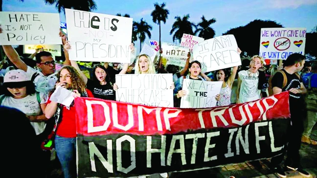 Người Mỹ biểu tình phản đối ông Donald Trump ở Miami