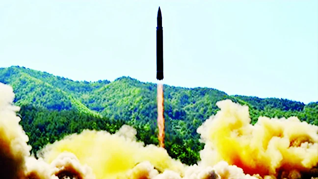 Hình ảnh vụ phóng tên lửa Hwasong-14 của Triều Tiên