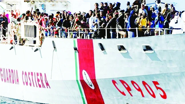 Người di cư trên các con tàu cứu hộ của Italia